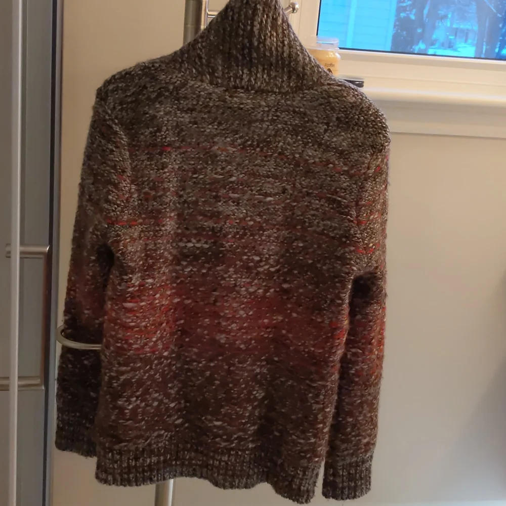 Aritzia/Wilfred Free Knit deep V sweater - Picture 4 of 4